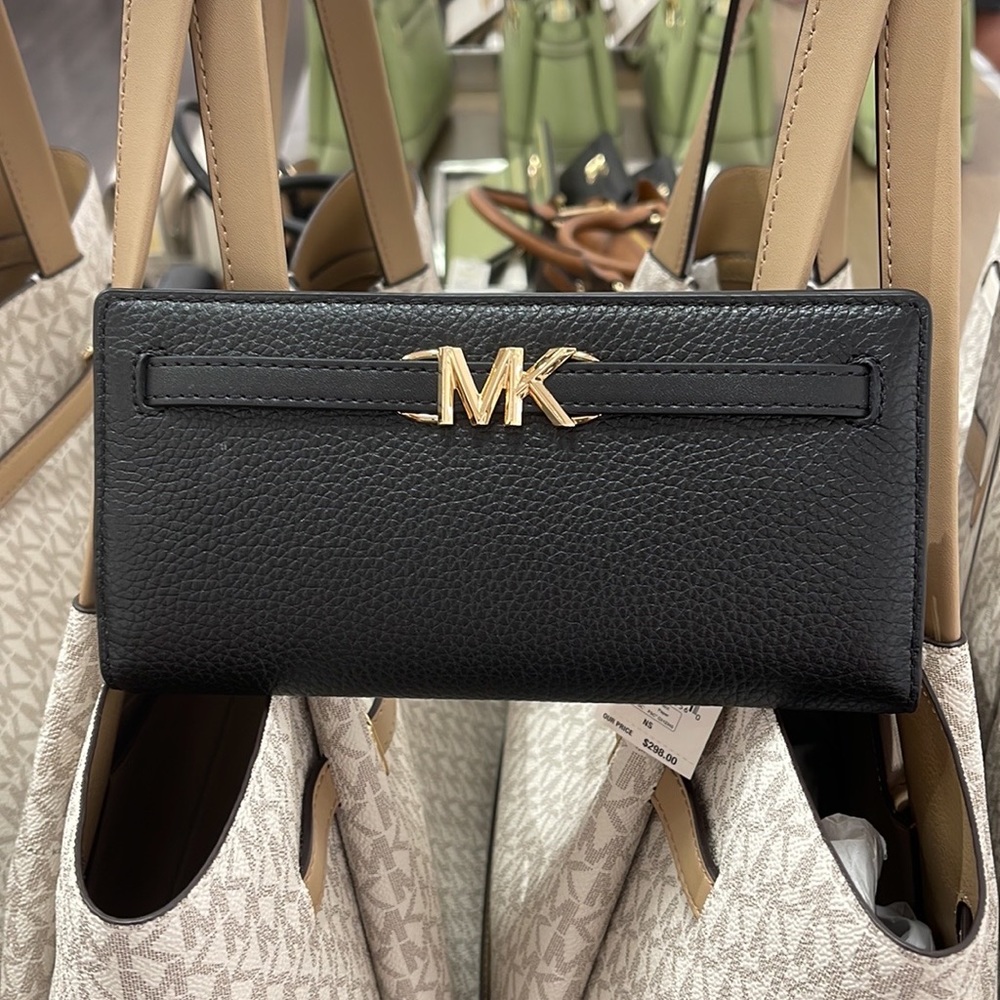 MICHAEL KORS
Reed Large Pebbled Leather Snap Wallet
Style# 35S3G6RE3L
Black
NWT - Picture 7 of 16